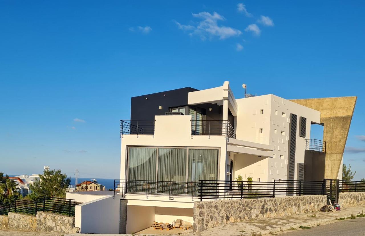 Superior Villa Between The Mountain And The Sea 4+1 Agios Epiktitos Exteriér fotografie